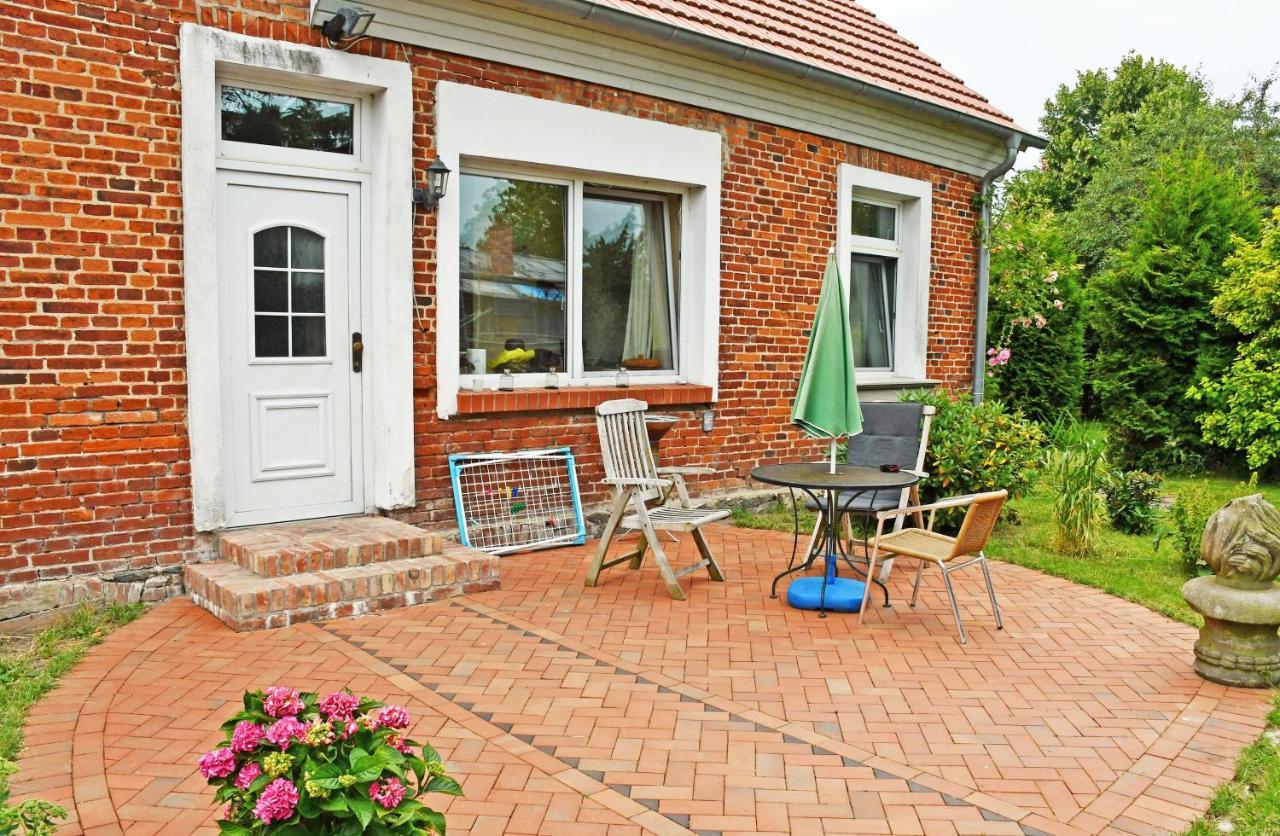 Ferienwohnungen Im Gutshaus Gnies Esterno foto