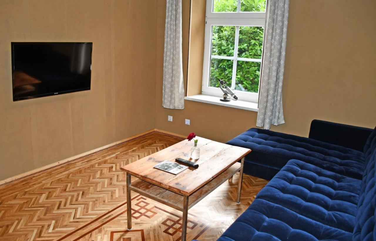 Ferienwohnungen Im Gutshaus Gnies Esterno foto