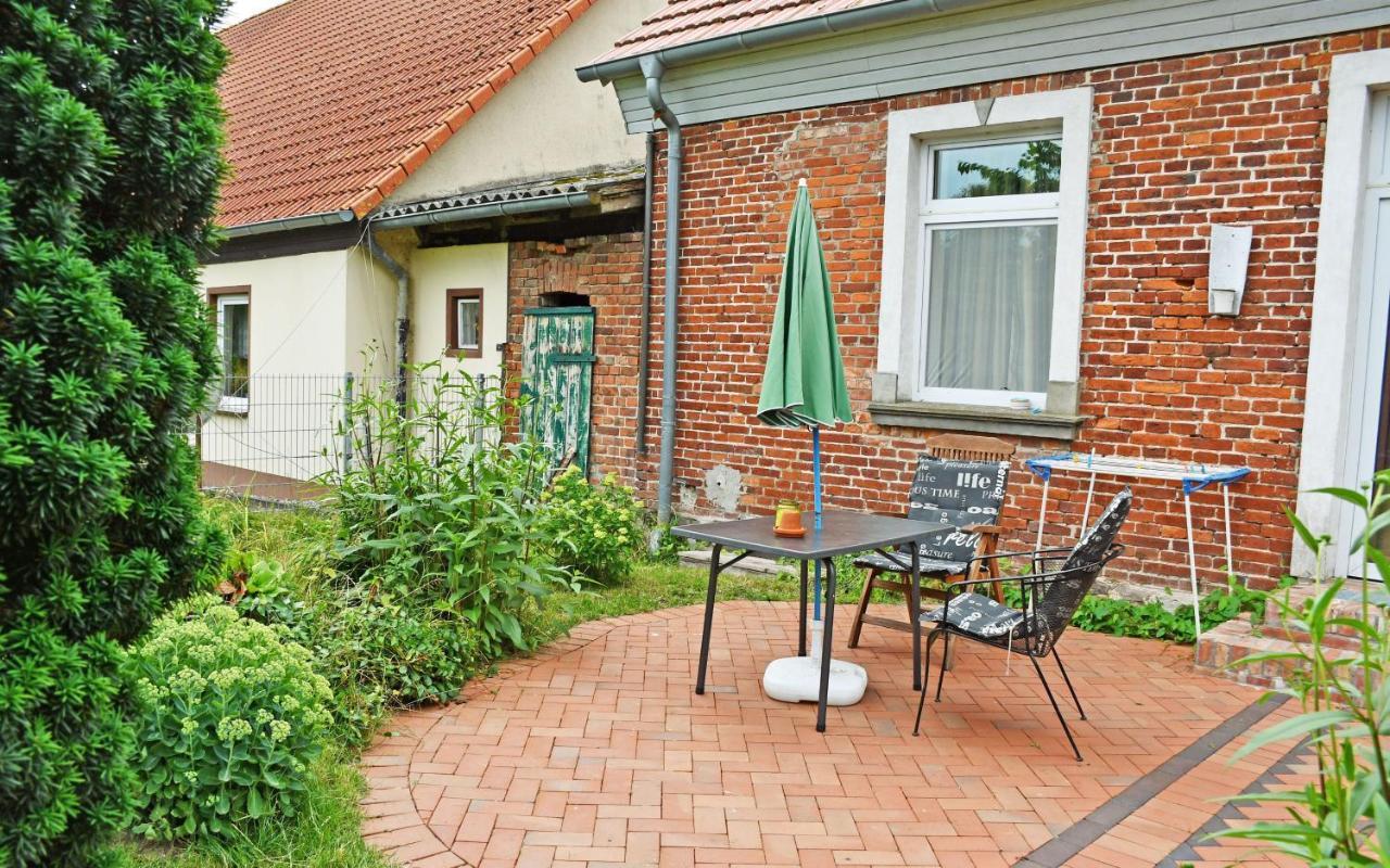 Ferienwohnungen Im Gutshaus Gnies Esterno foto