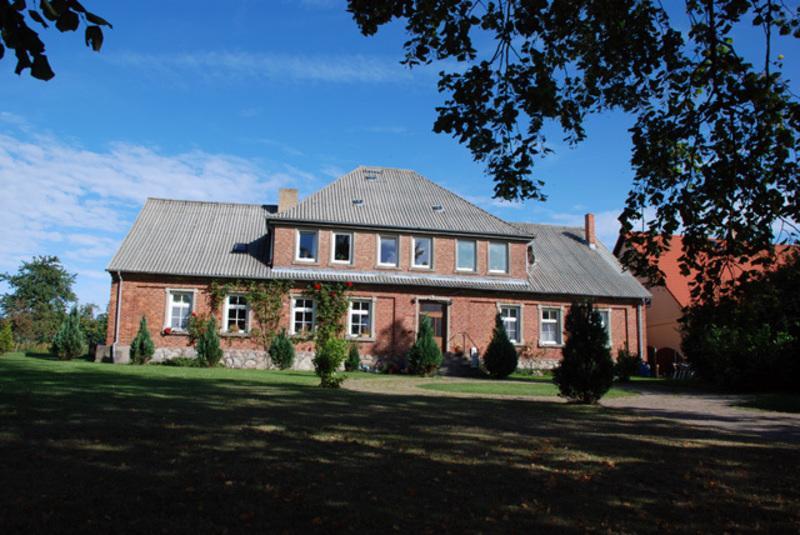 Ferienwohnungen Im Gutshaus Gnies Esterno foto