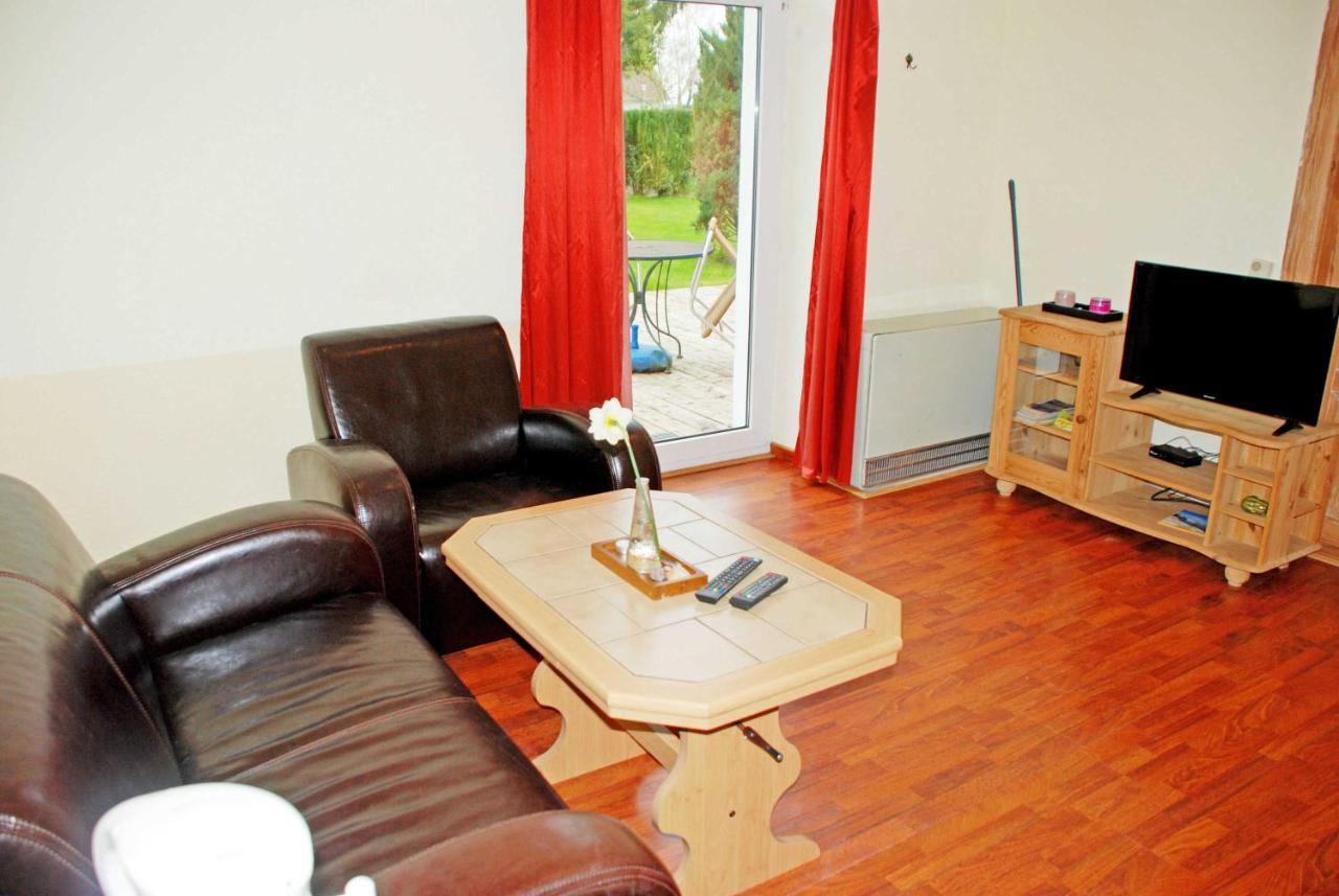 Ferienwohnungen Im Gutshaus Gnies Esterno foto