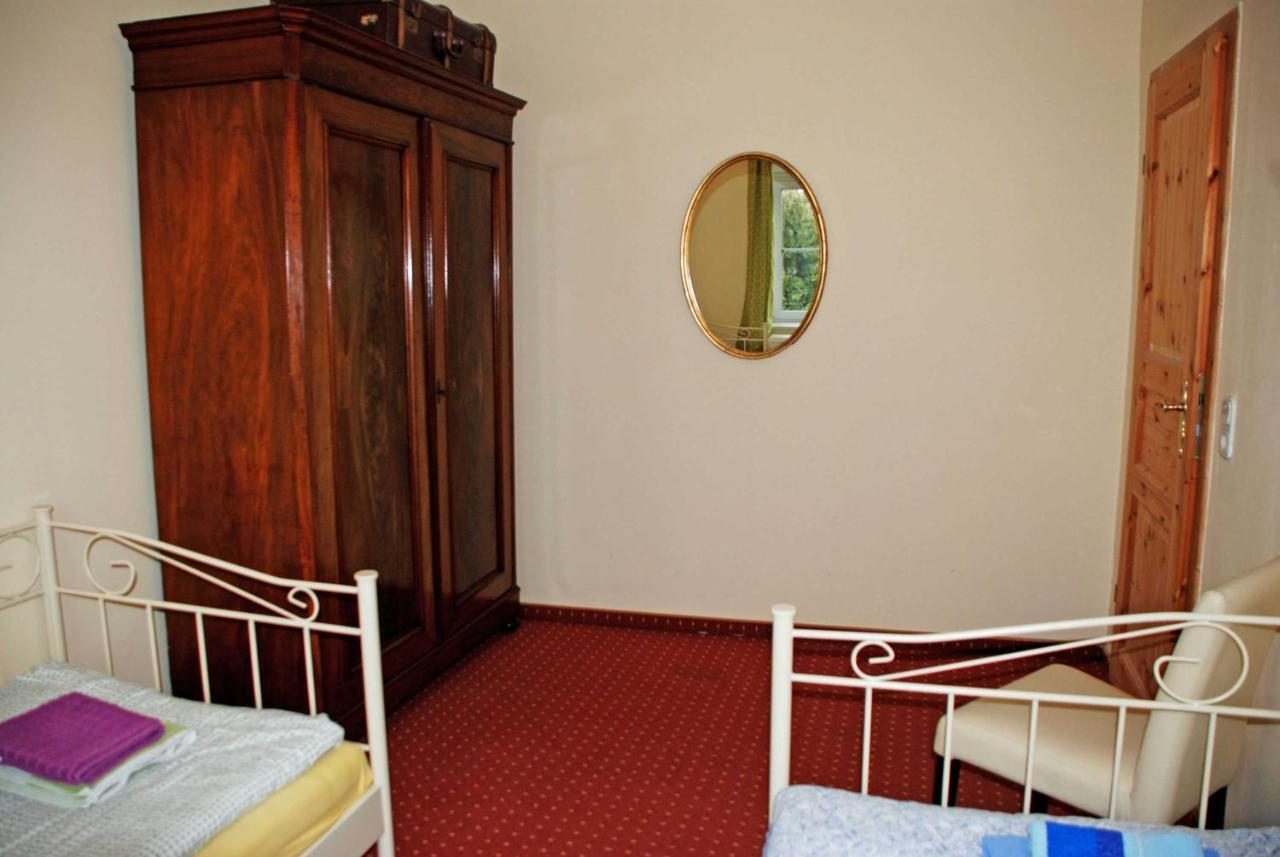 Ferienwohnungen Im Gutshaus Gnies Esterno foto