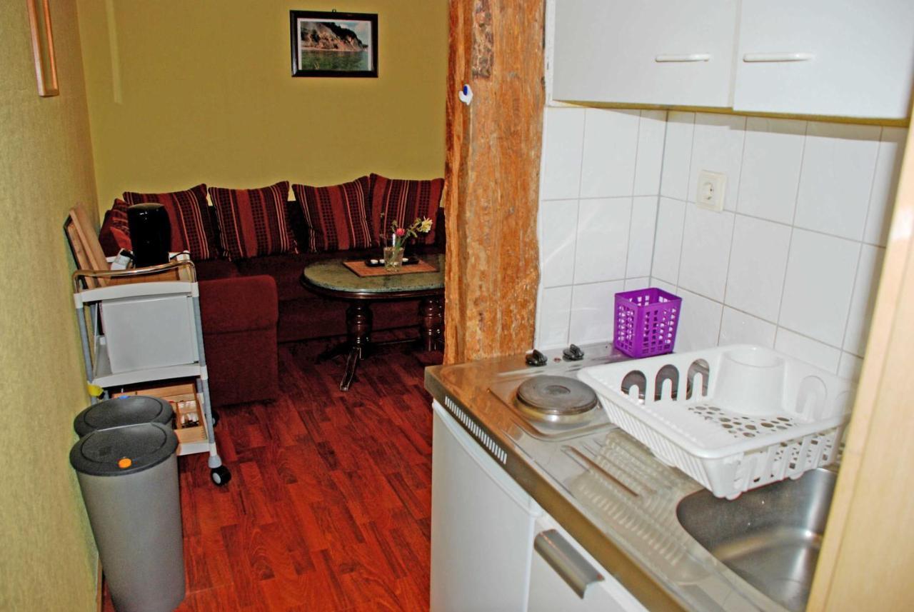 Ferienwohnungen Im Gutshaus Gnies Esterno foto
