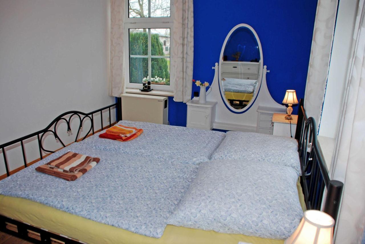 Ferienwohnungen Im Gutshaus Gnies Esterno foto